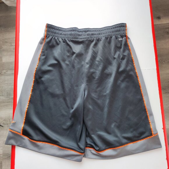 Nike active wear / basketball short men's size L black and grey - Picture 3 of 14